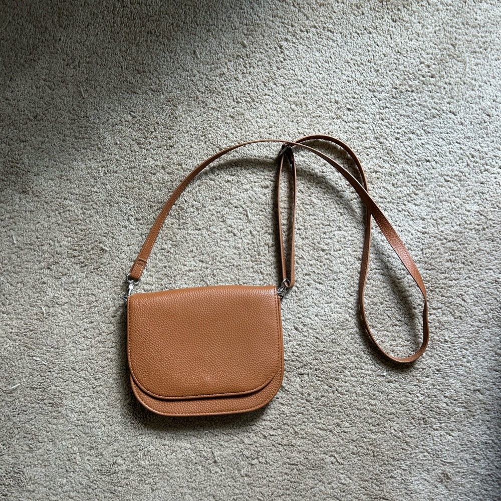 Elegant Tan Leather Crossbody Bag